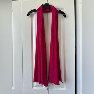 Pink extrafine Merino wool scarf with tag